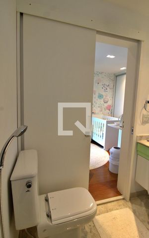 Apartamento à venda com 235m², 3 quartos e 4 vagas Apartamento à venda com 235m², 3 quartos e 4 vagasBanheiro da Suíte 1