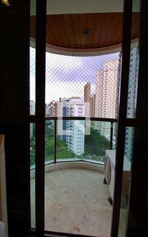 Apartamento à venda com 235m², 3 quartos e 4 vagas Apartamento à venda com 235m², 3 quartos e 4 vagasvaranda da Suíte 2