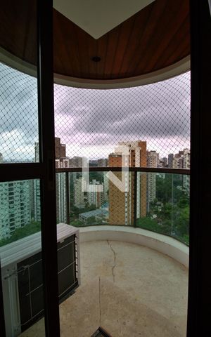 Apartamento à venda com 235m², 3 quartos e 4 vagas Apartamento à venda com 235m², 3 quartos e 4 vagasvaranda da Suíte 3