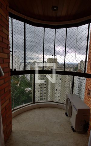 Apartamento à venda com 235m², 3 quartos e 4 vagas Apartamento à venda com 235m², 3 quartos e 4 vagasVaranda da Suíte 1