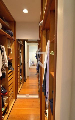 Apartamento à venda com 235m², 3 quartos e 4 vagas Apartamento à venda com 235m², 3 quartos e 4 vagasCloset da suíte 3