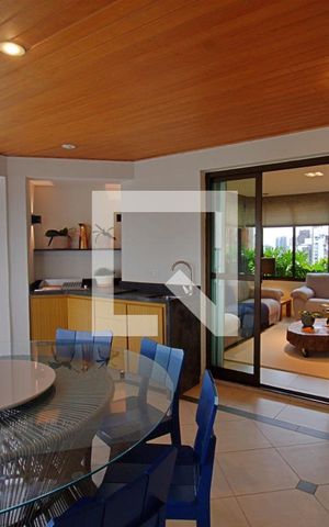 Apartamento à venda com 235m², 3 quartos e 4 vagas Apartamento à venda com 235m², 3 quartos e 4 vagasVaranda gourmet