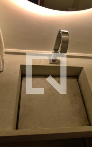 Apartamento à venda com 235m², 3 quartos e 4 vagas Apartamento à venda com 235m², 3 quartos e 4 vagasLavabo