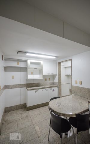 Apartamento à venda com 195m², 3 quartos e 2 vagas Apartamento à venda com 195m², 3 quartos e 2 vagasCOZINHA