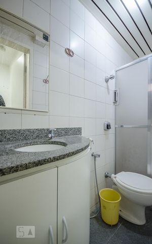 Apartamento à venda com 195m², 3 quartos e 2 vagas Apartamento à venda com 195m², 3 quartos e 2 vagasBANHEIRO DE SERVIÇO