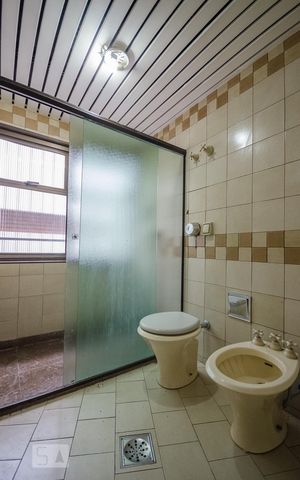 Apartamento à venda com 195m², 3 quartos e 2 vagas Apartamento à venda com 195m², 3 quartos e 2 vagasBANHEIRO SUÍTE