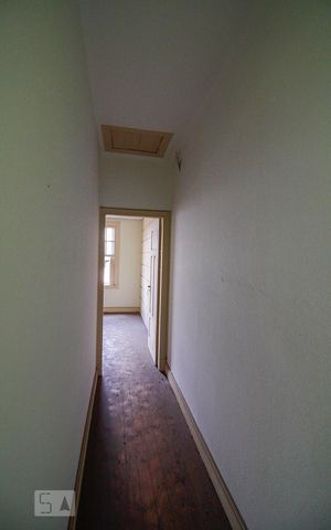 Casa à venda com 200m², 3 quartos e sem vaga Casa à venda com 200m², 3 quartos e sem vagaCorredor