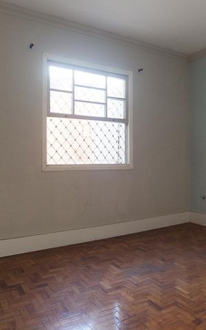 Casa à venda com 200m², 3 quartos e 4 vagas Casa à venda com 200m², 3 quartos e 4 vagasQuarto 2