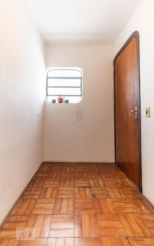 Casa à venda com 530m², 5 quartos e 5 vagas Casa à venda com 530m², 5 quartos e 5 vagasQuarto de Serviço 1