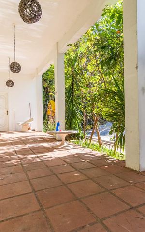 Casa à venda com 530m², 5 quartos e 5 vagas Casa à venda com 530m², 5 quartos e 5 vagasÁrea Piscina