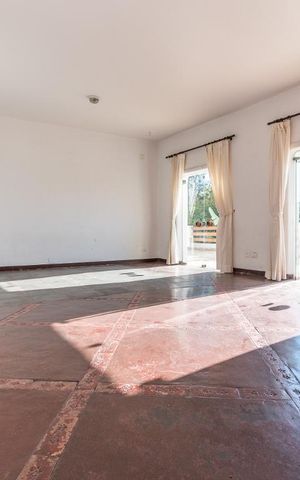 Casa à venda com 530m², 5 quartos e 5 vagas Casa à venda com 530m², 5 quartos e 5 vagasSalão