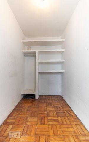 Casa à venda com 530m², 5 quartos e 5 vagas Casa à venda com 530m², 5 quartos e 5 vagasQuarto de Serviço 1