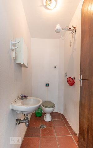 Casa à venda com 530m², 5 quartos e 5 vagas Casa à venda com 530m², 5 quartos e 5 vagasBanheiro de Serviço