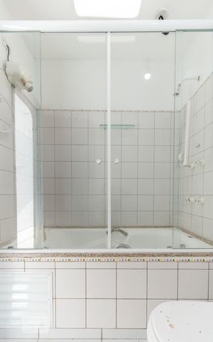 Casa à venda com 530m², 5 quartos e 5 vagas Casa à venda com 530m², 5 quartos e 5 vagasSuíte 2 - Banheiro