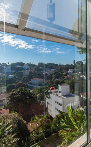 Casa à venda com 530m², 5 quartos e 5 vagas Casa à venda com 530m², 5 quartos e 5 vagasSuíte 1 - Varanda - Vista
