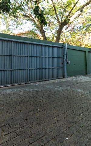 Casa à venda com 530m², 5 quartos e 5 vagas Casa à venda com 530m², 5 quartos e 5 vagasGaragem