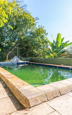 Casa à venda com 530m², 5 quartos e 5 vagas Casa à venda com 530m², 5 quartos e 5 vagasÁrea Piscina