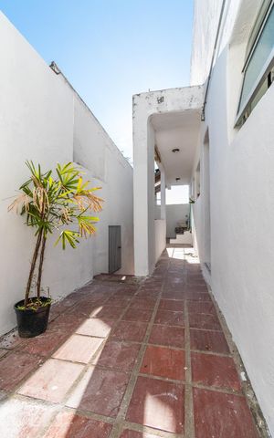 Casa à venda com 530m², 5 quartos e 5 vagas Casa à venda com 530m², 5 quartos e 5 vagasÁrea de Serviço