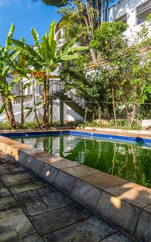 Casa à venda com 530m², 5 quartos e 5 vagas Casa à venda com 530m², 5 quartos e 5 vagasÁrea Piscina