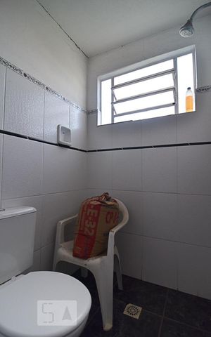 Casa para alugar com 450m², 7 quartos e 3 vagasBanheiro social externo