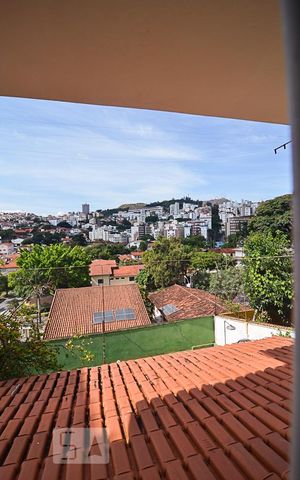 Casa para alugar com 450m², 7 quartos e 3 vagasVista