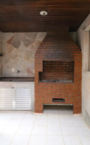 Casa à venda com 378m², 3 quartos e 3 vagas Casa à venda com 378m², 3 quartos e 3 vagasQuintal com churrasqueira