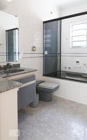 Casa à venda com 378m², 3 quartos e 3 vagas Casa à venda com 378m², 3 quartos e 3 vagasBanheiro 1