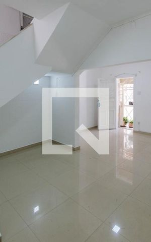 Casa para alugar com 66m², 2 quartos e sem vaga Casa para alugar com 66m², 2 quartos e sem vagaSala