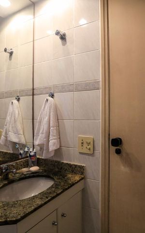 Apartamento para alugar com 70m², 3 quartos e 1 vaga Apartamento para alugar com 70m², 3 quartos e 1 vagaBanheiro da Suíte