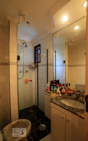 Apartamento para alugar com 70m², 3 quartos e 1 vaga Apartamento para alugar com 70m², 3 quartos e 1 vagaBanheiro da Suíte
