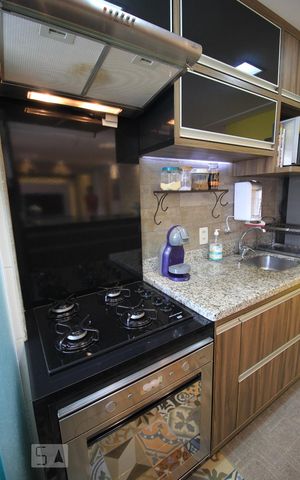 Apartamento para alugar com 65m², 2 quartos e 1 vagaDetalhe da cozinha