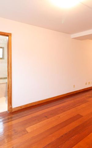 Apartamento à venda com 220m², 5 quartos e 4 vagas Apartamento à venda com 220m², 5 quartos e 4 vagasSuíte 4