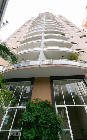 Apartamento para alugar com 110m², 3 quartos e 2 vagasFachada