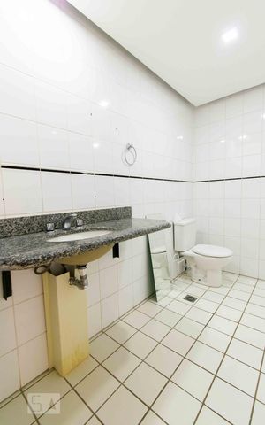 Apartamento à venda com 142m², 4 quartos e 2 vagas Apartamento à venda com 142m², 4 quartos e 2 vagasBanheiro 02