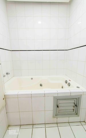 Apartamento à venda com 142m², 4 quartos e 2 vagas Apartamento à venda com 142m², 4 quartos e 2 vagasBanheiro 03