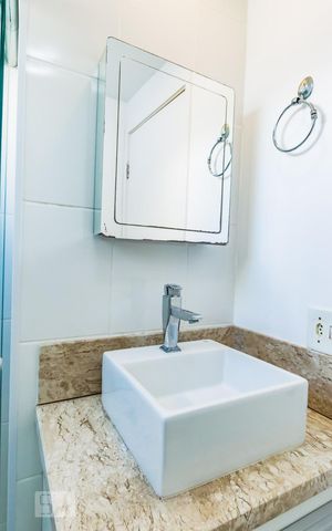 Apartamento à venda com 49m², 2 quartos e 1 vaga Apartamento à venda com 49m², 2 quartos e 1 vagaBanheiro