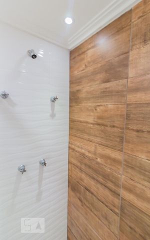 Apartamento à venda com 64m², 2 quartos e 1 vaga Apartamento à venda com 64m², 2 quartos e 1 vagaChuveiro da suíte