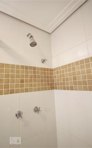 Apartamento à venda com 80m², 3 quartos e 2 vagasChuveiro