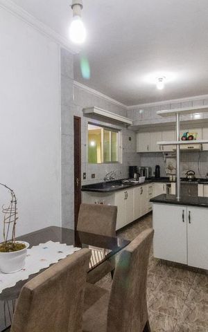 Casa à venda com 160m², 4 quartos e 2 vagas Casa à venda com 160m², 4 quartos e 2 vagasCozinha