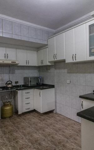 Casa à venda com 160m², 4 quartos e 2 vagas Casa à venda com 160m², 4 quartos e 2 vagasCozinha