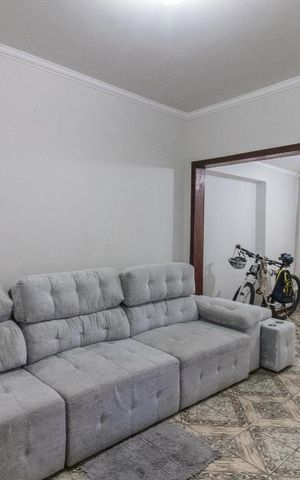 Casa à venda com 160m², 4 quartos e 2 vagas Casa à venda com 160m², 4 quartos e 2 vagasSala