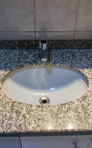 Casa à venda com 160m², 4 quartos e 2 vagas Casa à venda com 160m², 4 quartos e 2 vagasBanheiro social