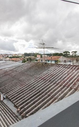 Casa à venda com 160m², 4 quartos e 2 vagas Casa à venda com 160m², 4 quartos e 2 vagasVista lage