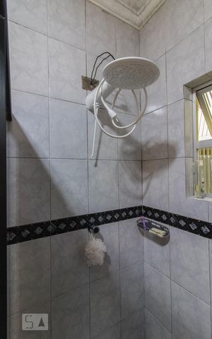 Casa à venda com 160m², 4 quartos e 2 vagas Casa à venda com 160m², 4 quartos e 2 vagasBanheiro social