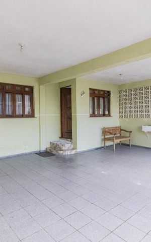 Casa à venda com 160m², 4 quartos e 2 vagas Casa à venda com 160m², 4 quartos e 2 vagasGaragem