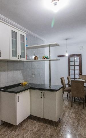Casa à venda com 160m², 4 quartos e 2 vagas Casa à venda com 160m², 4 quartos e 2 vagasCozinha