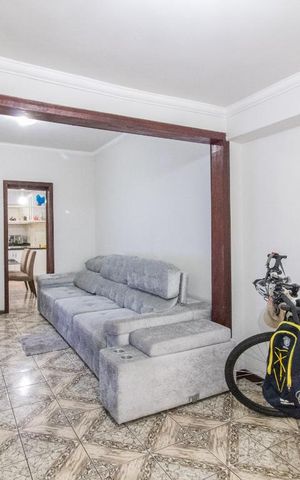 Casa à venda com 160m², 4 quartos e 2 vagas Casa à venda com 160m², 4 quartos e 2 vagasSala