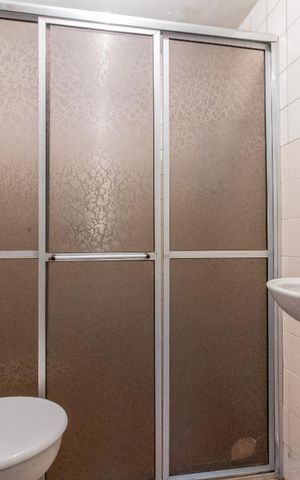 Casa à venda com 160m², 4 quartos e 2 vagas Casa à venda com 160m², 4 quartos e 2 vagasBanheiro Área externa