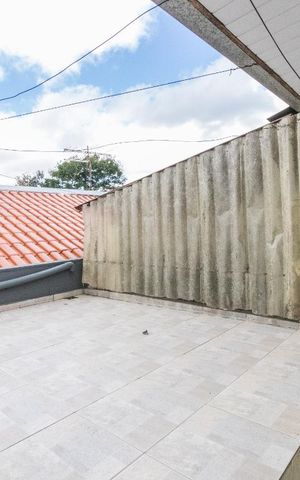 Casa à venda com 160m², 4 quartos e 2 vagas Casa à venda com 160m², 4 quartos e 2 vagasLage - casa dos fundos