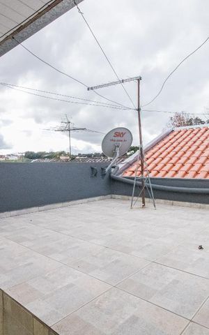 Casa à venda com 160m², 4 quartos e 2 vagas Casa à venda com 160m², 4 quartos e 2 vagasLage - casa dos fundos